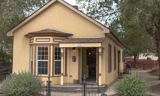 Salida House | Dog Friendly! Dunwell Cottage: Cute Downtown Home, Close to Everything!