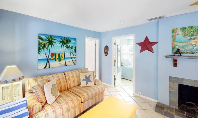 Anna Maria Apartment | Dog-friendly family home with WiFi, central AC, private W/D - close to beach