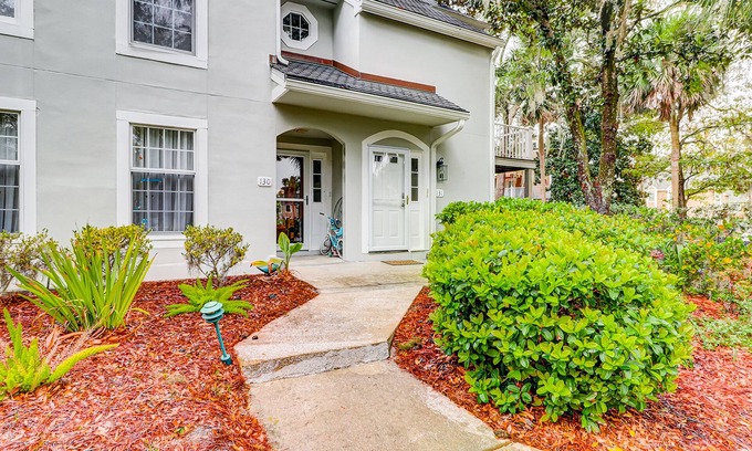 Shipyard Plantation Condo | Dog-friendly ,golf course views, pool,beach nearby