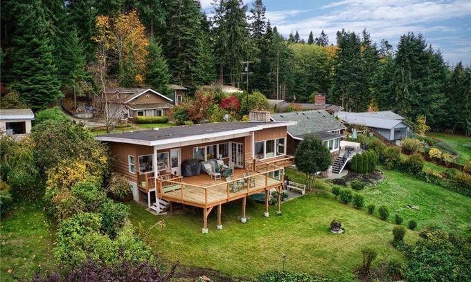 Camano Island House | Dog-friendly home with stunning bay views, woodstove & outdoor firepit