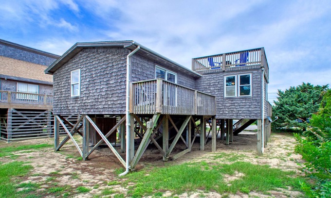 Hatteras House | Dog-friendly home w/deck, outdoor shower, washer/dryer, beach access, ocean view