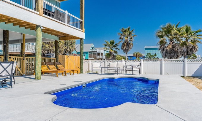 Gulf Shores House | Dog-friendly home w/water view, shared pool, grill & EV charger, walk to beach