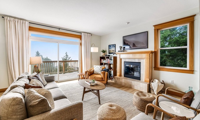 Oceanside House | Dog-friendly home with ocean views, deck, washer/dryer, grill, & fireplace