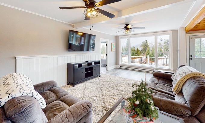 Hope House | Dog-friendly home with gorgeous mountain view, large deck/yard & woodstove