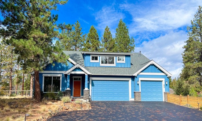Southwest Bend House | Dog-friendly home with hot tub, grill, patio, firepit, home gym, fireplace & W/D