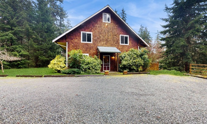 Langley House | Dog-Friendly Home with Peaceful Location Near Lake and Town