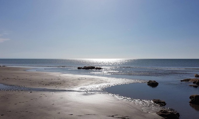 Tywyn House | Dog friendly house by the beach with parking
