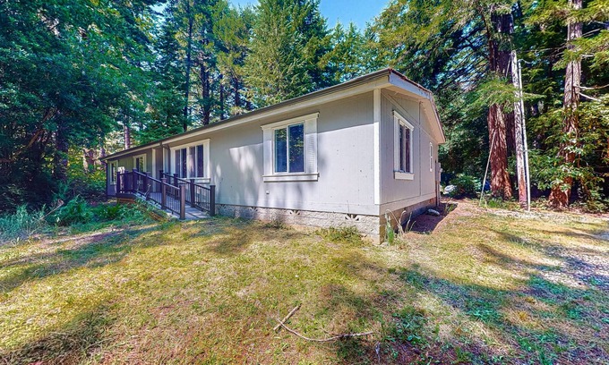 Bandon House | Dog-friendly house near golf & beach access with firepit, grill, & pellet stove