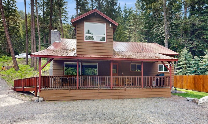 Joseph House | Dog-friendly house near lake with wood stove, washer/dryer, grill, & partial AC
