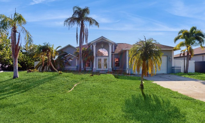 Trafalgar House | Dog friendly house with private pool, lanai, and hot tub