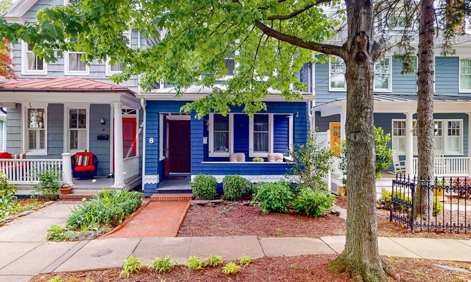 Murray Hill House | Dog-friendly house with yard, deck, firepit, washer/dryer & AC - near golf