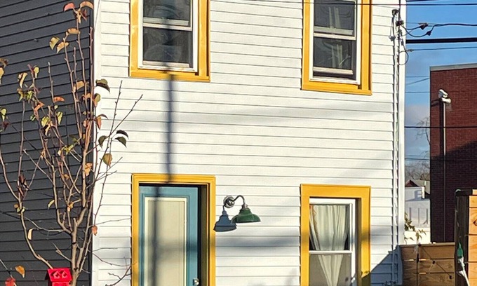 Kingston House | Dog friendly house with fenced yard in Kingston's Midtown Arts District
