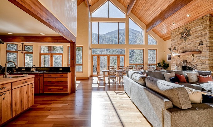 Taos Ski Valley House | Dog-friendly lodge with private hot tub, game room & amazing views