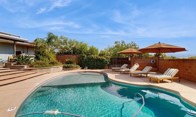 Casas Adobes West House | Dog-friendly modern stay with a heated private pool, sun room, & grill