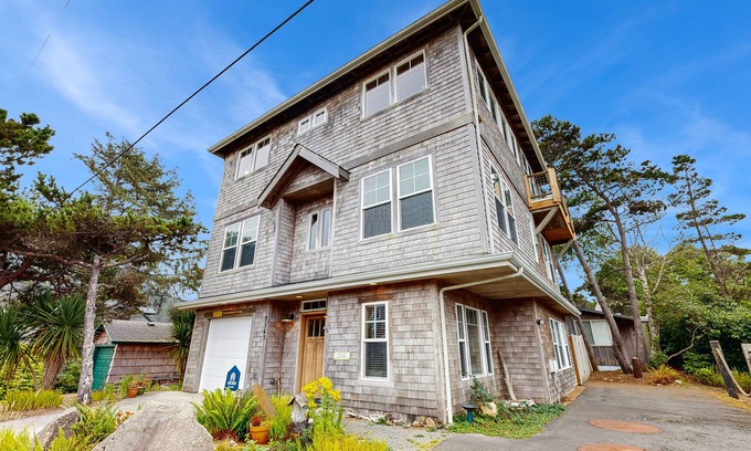 Neskowin House | Dog-friendly Neskowin Village home w/ocean views, private hot tub, & patio