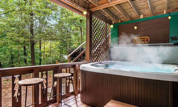 Ellijay Cabin | Dog Friendly/NEW HOT TUB/Resort/BBQ Grill & Arcade room