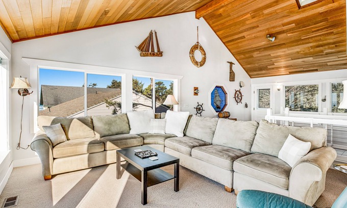 Lincoln City House | Dog-friendly oceanfront home with views, fireplace, hot tub & washer/dryer