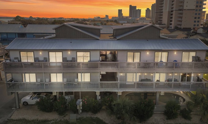 Gulf Shores Condo | Dog Friendly! Pool! Walk to Beach!