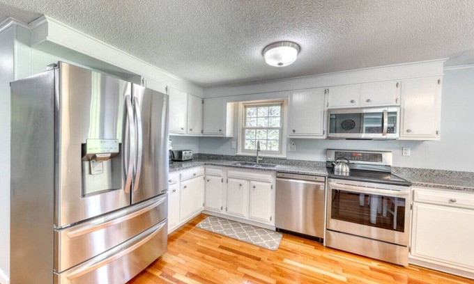 Ogunquit - Wells House | Dog-Friendly Private Home with a Large Yard