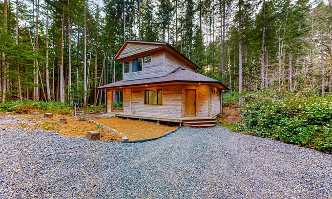 Langley House | Dog-friendly quiet woodland cabin with a porch, near downtown Langley