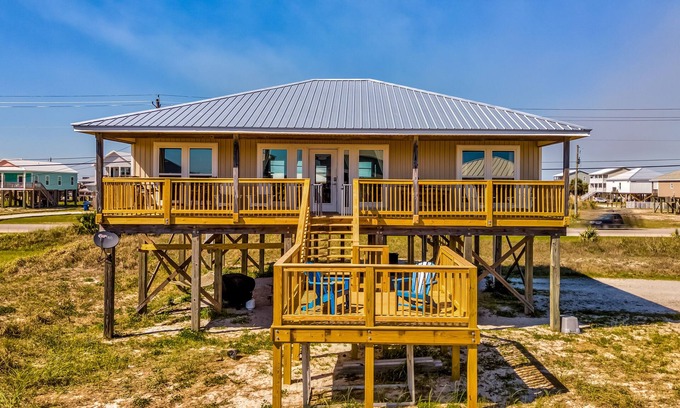 Dauphin Island House | Dog-friendly seaside home with WiFi, deck, amazing views, minutes from beach