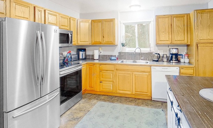 Eagle River Apartment | Dog-friendly serene mountain retreat with W/D on-site & nearby hiking trails