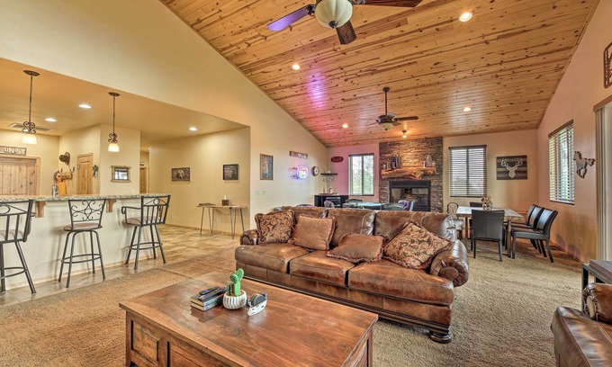 Sierra Pines Cottage | Dog-friendly Show Low Cabin w/Deck & Views!