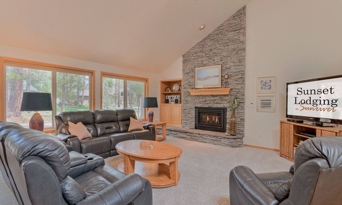 Sunriver House | Dog-Friendly Single Level Sunriver Home w/Hot Tub, A/C, SHARC