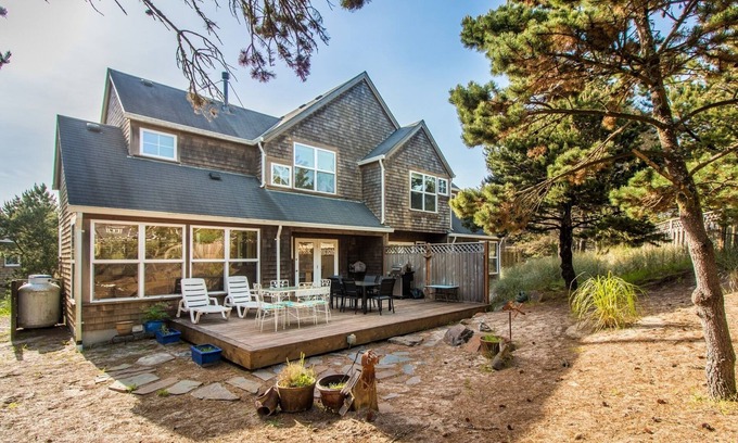 Shorepine Village House | Dog Friendly Townhome, Deck, Trails and Easy Beach Access