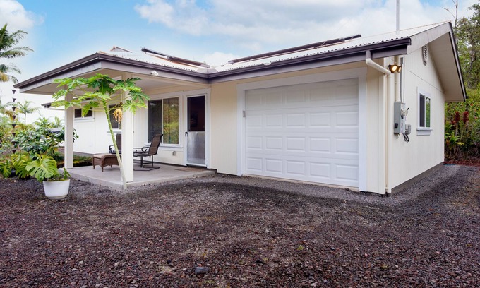 Orchidlands Estates House | Dog-friendly tropical escape with fast WiFi, W/D and partial AC - close to beach