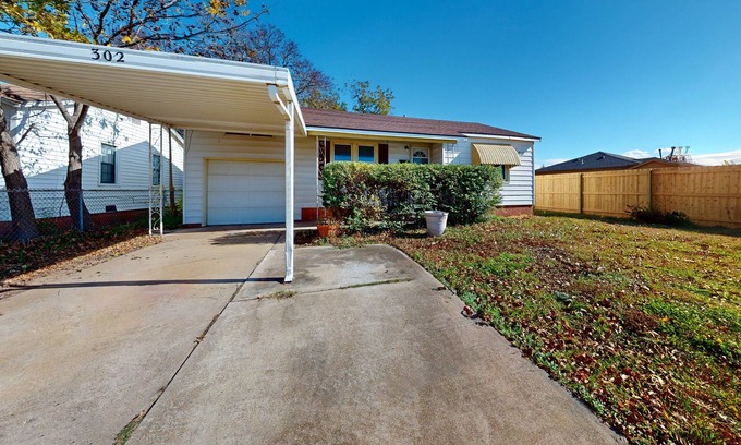 Midwest City House | Dog-friendly, updated home in a great location - walk to restaurants, shops