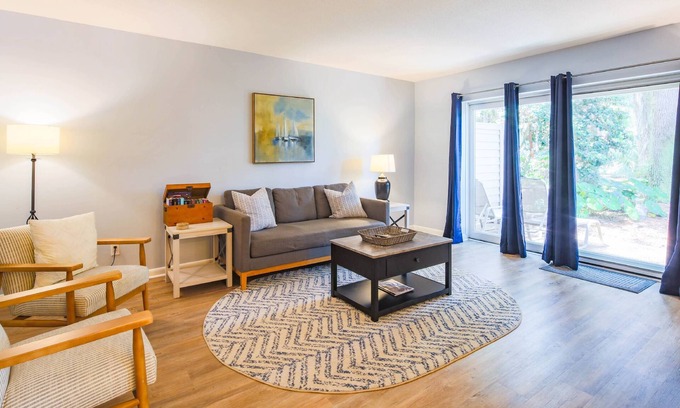 Sea Pines Condo | Dog Friendly! Community Pool, Walk to Harbour Town Shops & Restaurants