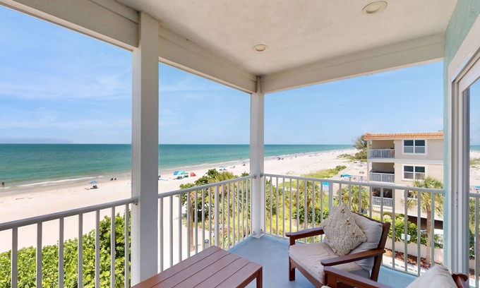 Independence Square Condo | Dog-friendly beachfront paradise with WiFi, AC, washer/dryer