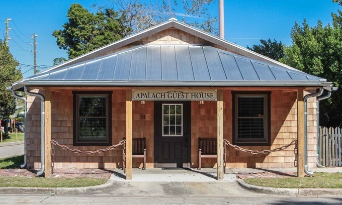 Historic Downtown Apalachicola Cottage | Dog friendly Vacation Rental Home Downtown Historic Apalachicola