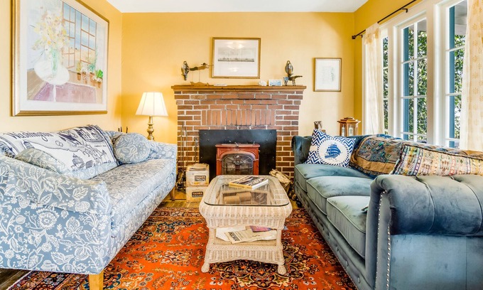 Nordland Cottage | Dog-friendly waterfront home with private hot tub, views & wood stove