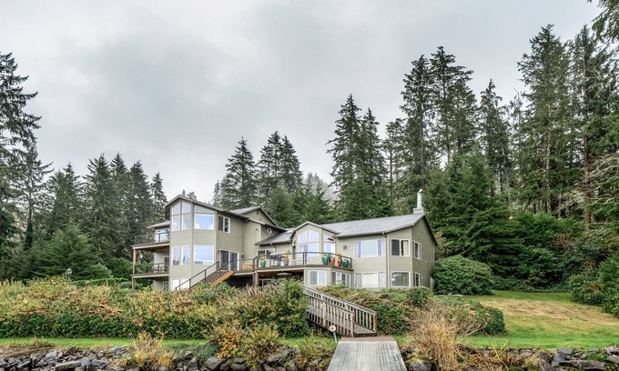 Otis House | Dog-friendly waterfront house w/a private hot tub, game room, & dock