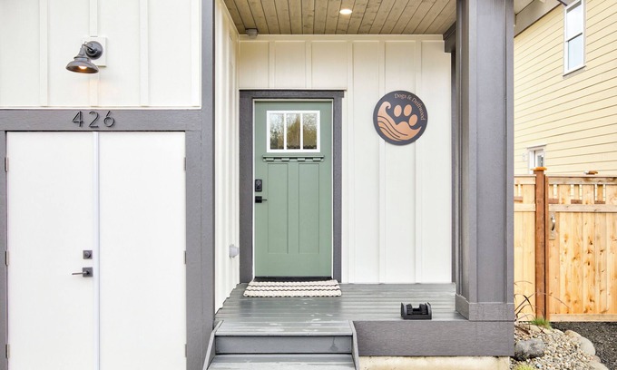 Ocean Shores House | Dogs and Driftwood - Oyhut Bay Seaside Resort
