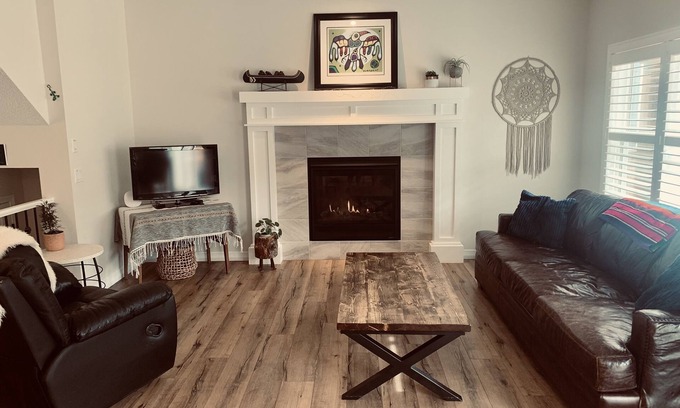 Cochrane House | Dogs are welcome in our family friendly 3 bedroom home
