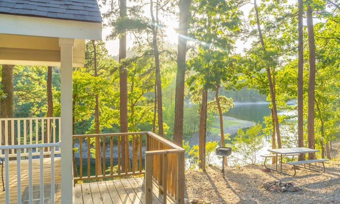 Royal Cottage | Dogwood Cottage at Safe Harbor Brady Mountain on Lake Ouachita!