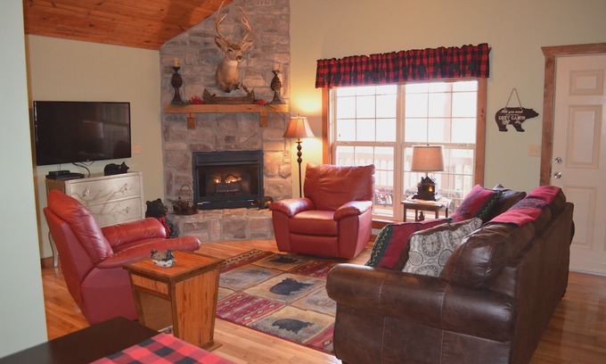 Branson West Cabin | DOGWOOD LODGE at Stonebridge nestled in the Ozarks Branson, MO