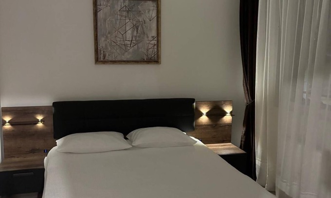 Rasnov Apartment | DOL House Apartment = Scenic Views and Premium Comfort