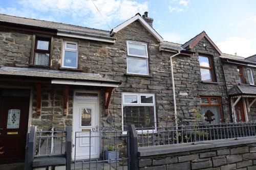 Rhiwbryfdir House | Dolbach Cottage Snowdonia