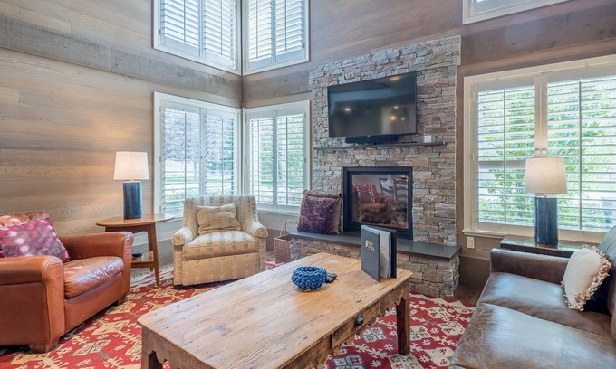Sun Valley Condo | Dollar Meadows Condo 1368 -Sunny & Bright, Access to Sun Valley Resort Pool