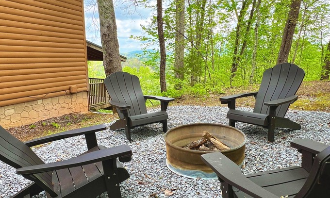 Caton Condo | Dolly's 1: Free Attraction Tickets, Mountain Views,Wifi