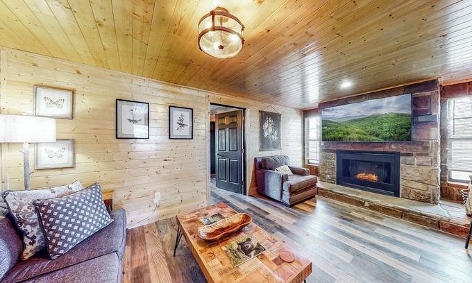 Caton Condo | Dolly's Castle Unit 4