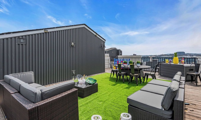 Nashville House | Dolly's Dream House/Rooftop Deck