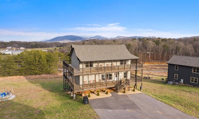 Sevierville Cabin | Dollywood Luxury Smoky Mtn Pool Cabin, Amazing view, Hot tub,Arcade, Pets ok