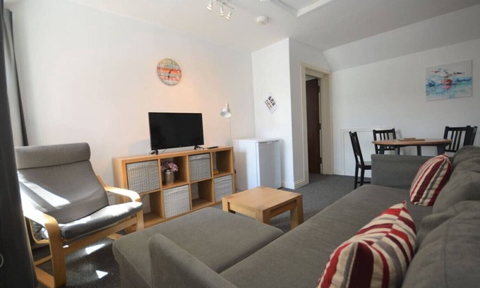 Tobermory Apartment | Dolphin Apartment located on Tobermory High Street