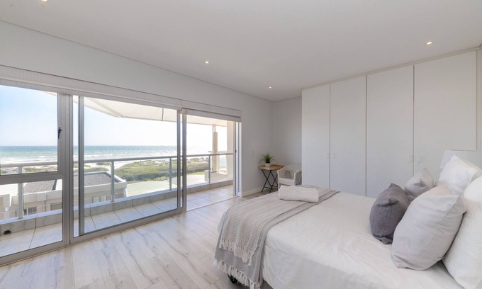 Bloubergstrand Apartment | Dolphin Beach C110 Beachfront Beauty by HMH