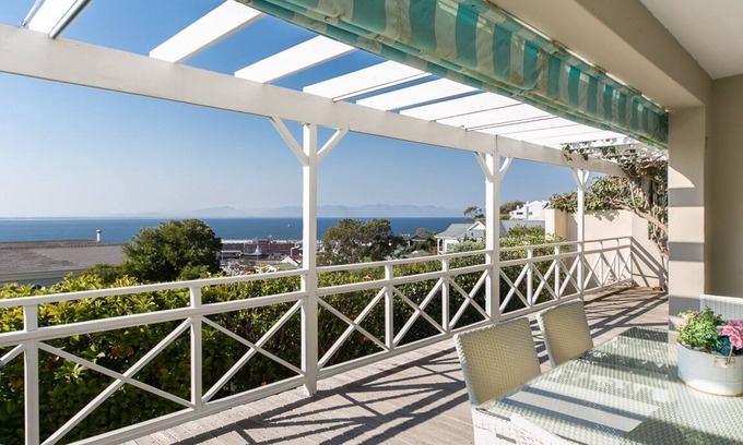 Simon's Town House | Dolphin Cottage with Amazing Views